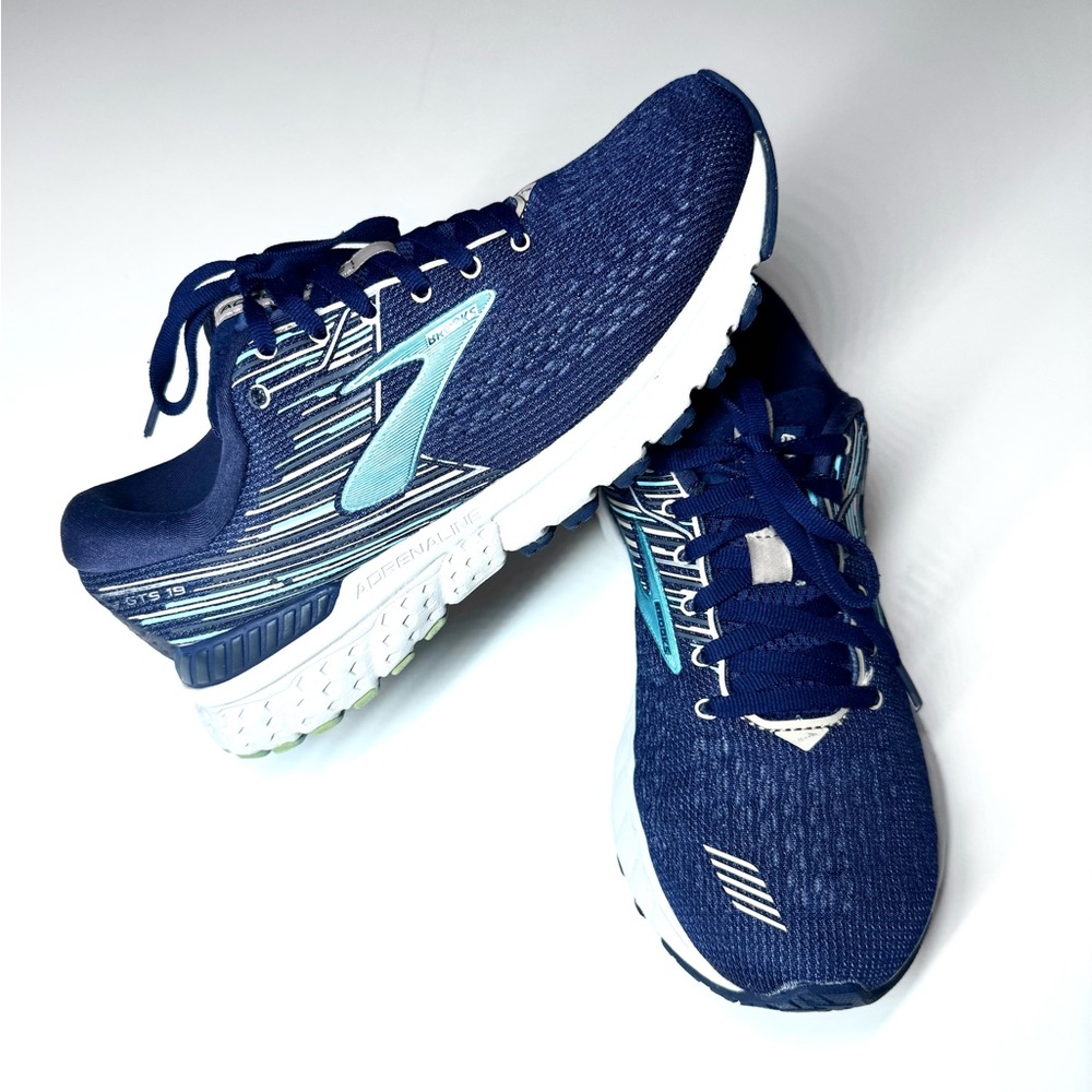Brooks Women's Navy and Teal Running Sneakers